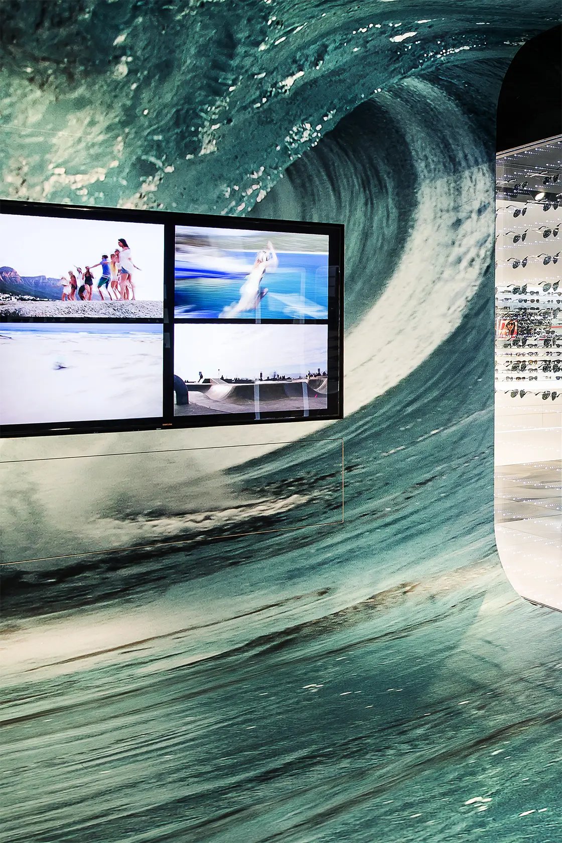 Sunglass Hut 360° Flagship store - 3