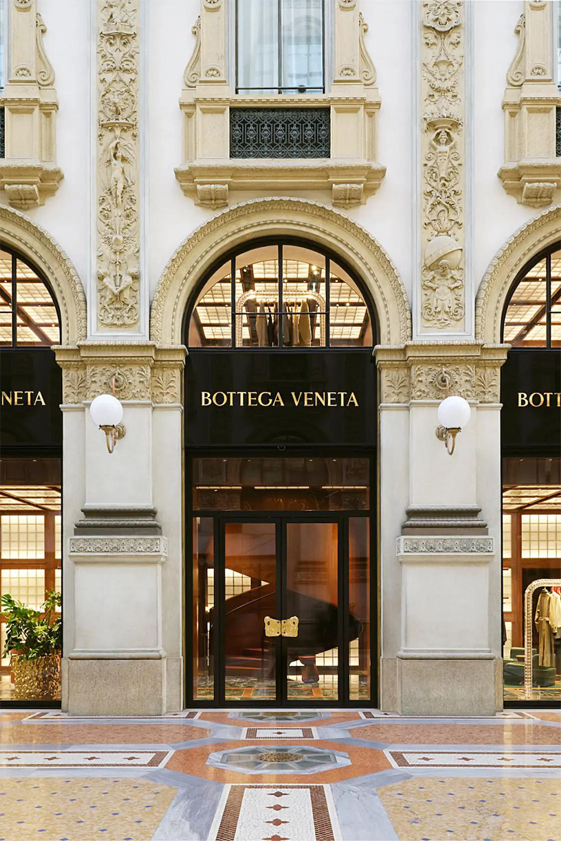 Bottega Veneta Milano Galleria - 1